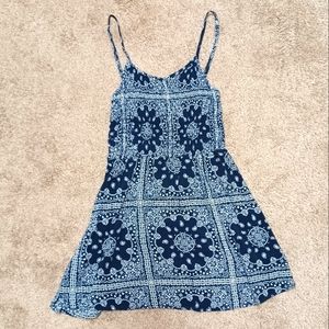 ⚡BOGO $5 tops. Aero print spaghetti strap tunic.